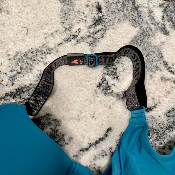 Victoria’s Secret 34D bras all new with tags - Picture 7 of 7